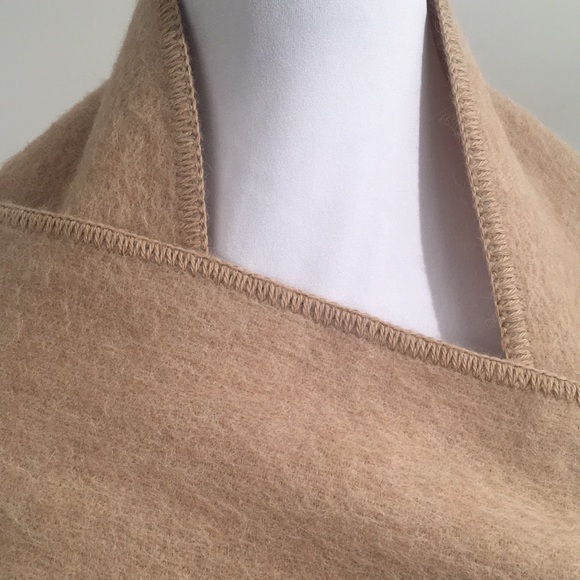 ✅ SOLD TAN SOFT Wool Scarf / Shawl - Mohair? - Picture 3 of 9